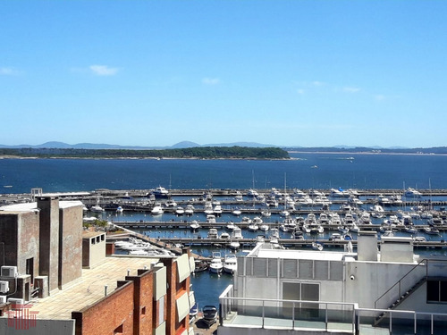 Apartamento En Punta Del Este , Península Con Vista Al Puerto Y Playa Mansa- Ref: 13424