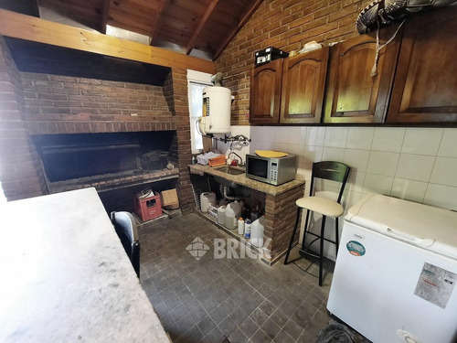 Casa Tipo Chalet En Lote De 432 M2 En Rodriguez Peña Al 900 - 3 Cocheras Piscina Quincho Parrilla
