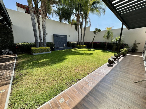 Cómoda Residencia De Una Planta- Juriquilla