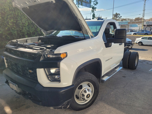 Chevrolet Silverado 6.6 3500 Chasis Cab V8 At