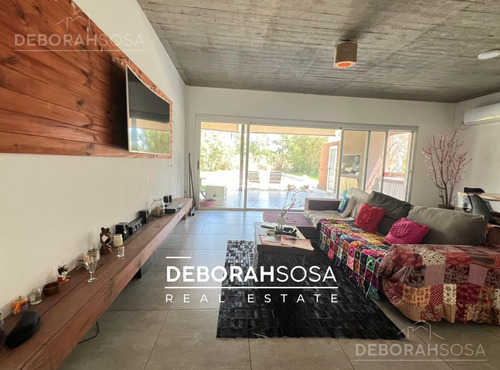 Casa En Venta En Barrio El Canton Pileta 5 Ambientes