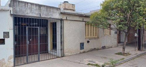 Se Vende Casa En Villa Adela 2 Dorm, Cochera Y Pat