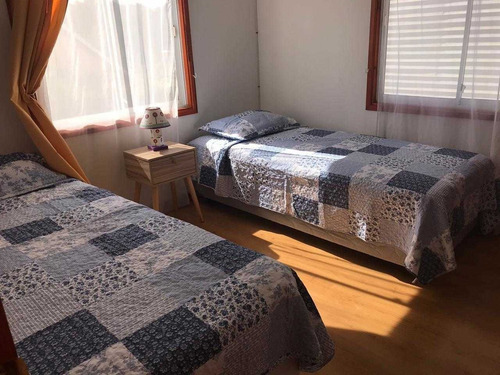 Imagen 13 de 16 de Se Arrienda Cómoda Y Acogedora Casa A Pasos De Playa
