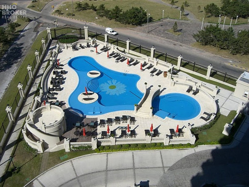 Imagen 17 de 29 de Departamento En Venta. Frente Al Mar. Mansa. Planta Especial. Esquinero. - Punta Del Este Mansa