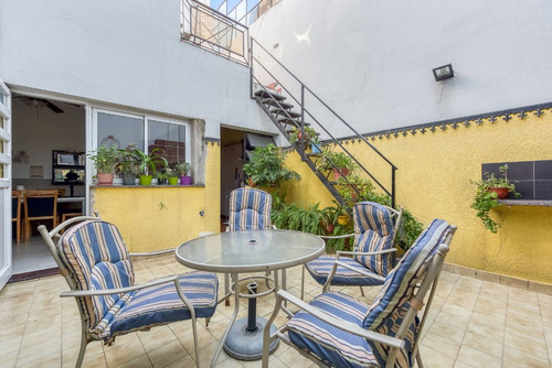 Venta Casa 5 Dormitorios En Boedo Cochera Patio