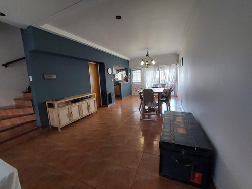 Venta Triplex ,5 Amb., Jardín, Cochera. Barrio Malvinas, Boulogne, San Isidro, Gba Norte