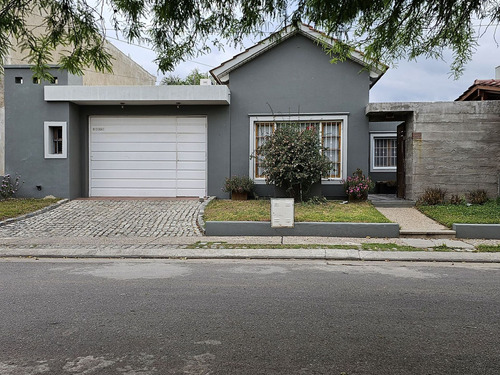 Casa Barrio Smata 3 Dorm Pileta Quincho