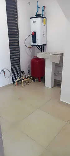 Casa En Venta En El Refugio, 3 Recámaras, 2.5 Baños, Alberca, Seguridad, Lujo!