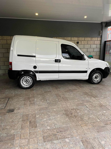 Imagen 5 de 13 de Peugeot Partner 2016 1.6 Hdi Furgon Confort