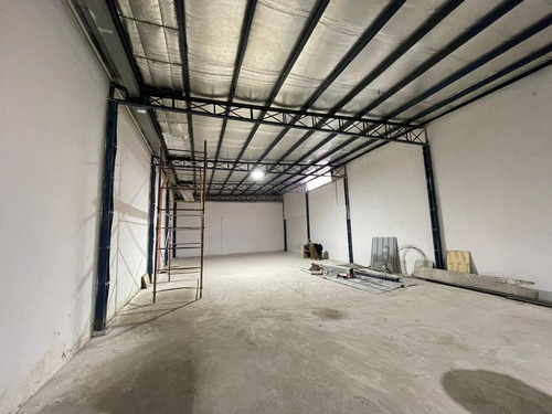 Imagen 2 de 4 de Galpón Industrial A Estrenar 250 M² - Oficina Y Baño - Tablada