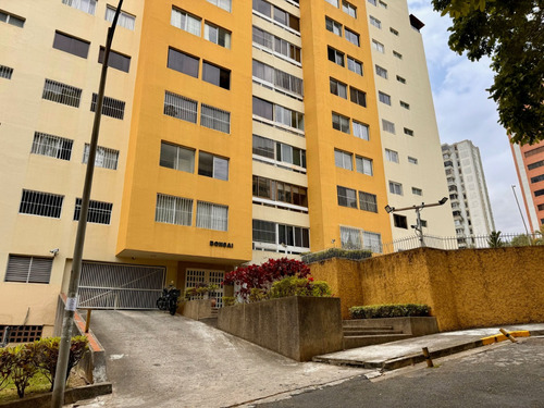 Apartamento Para Remodelar En Venta En Edificio Con Piscina En Santa Paula 24-25006