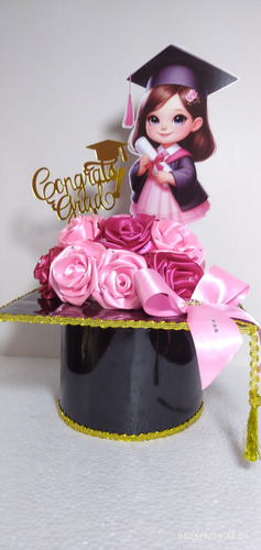 Arreglo En Rosas Eternas Para Graduación Niña