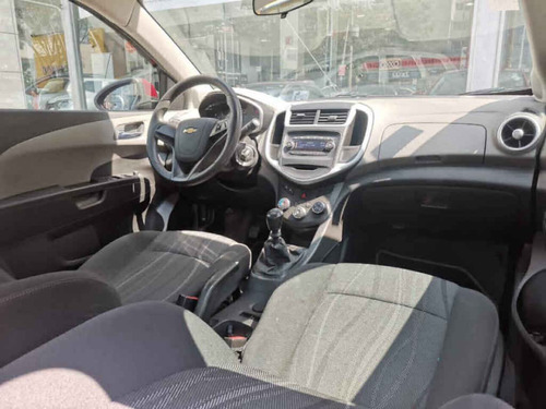 Imagen 7 de 7 de Chevrolet Sonic 2017 4p Lt L4/1.6 Man