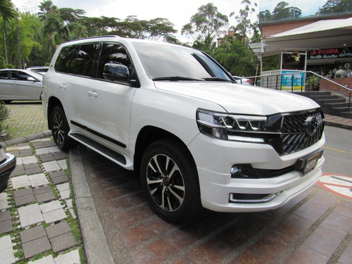 Toyota Sahara Lc200 At Sec Diesel Cc4500