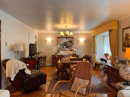Casa En Venta De 5 Dorm. En Ñuñoa