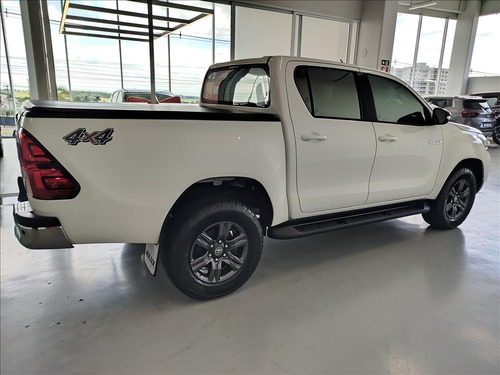 Toyota Hilux 2.8 D-4D TURBO DIESEL CD SR 4X4 AUTOMÁTICO
