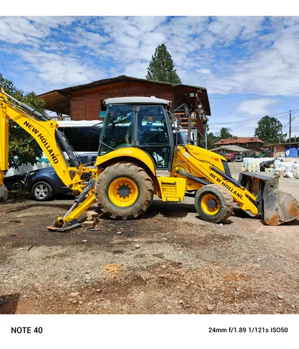 Retroexcavadora New Holland B110b Cabinada Con 4500 Horas