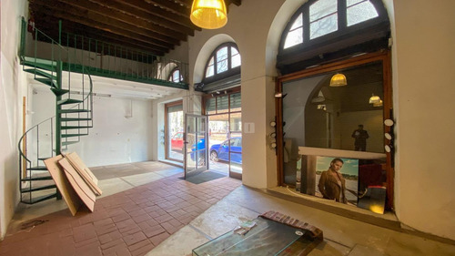 Buen Local Comercial En Ciudad Vieja