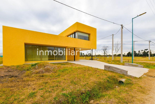 Imagen 22 de 24 de 467 E/ 138 Y 141, City Bell, Barrio Privado ''las Carolinas'' - Casa A Estrenar En Venta