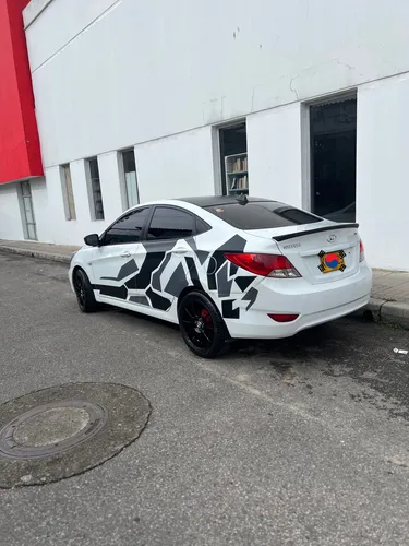 Hyundai Accent 1.6l 4 p