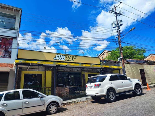 Imagen 3 de 17 de Local Comercial Frente A La Plaza Los Mangos