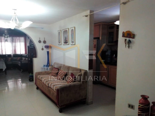Imagen 2 de 9 de Mk Vende Amplio Apartamento En Santa Rita ** +584144513941 **