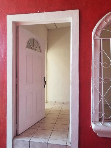 Imagen 16 de 30 de Casa De 3 Cuartos Sala Cocina Jardín 1 Baño Lavadero