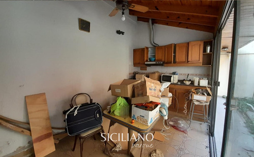 Reservado - Casa - Boedo - 4 Amb C/garage, Patio, Balcón, Quincho Y Parrilla S/lote Propio. - 218m²