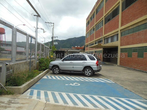 Edificio Industrial Con Mucho Potencial En Venta En La Yaguara Smb 24-10718 Yy