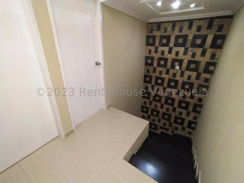 Imponente Townhouse En Venta Karol Home Av. Aragua Con Pozo De Agua Keg2331055