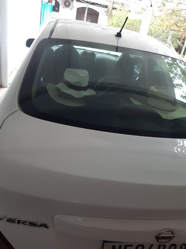 Imagem 3 de 3 de Nissan Versa 2014 1.6 16v Sl Flex 4p