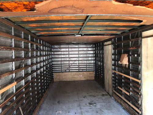 Imagem 4 de 5 de Carroceria Sobre Chassi Truck Bau Furgao