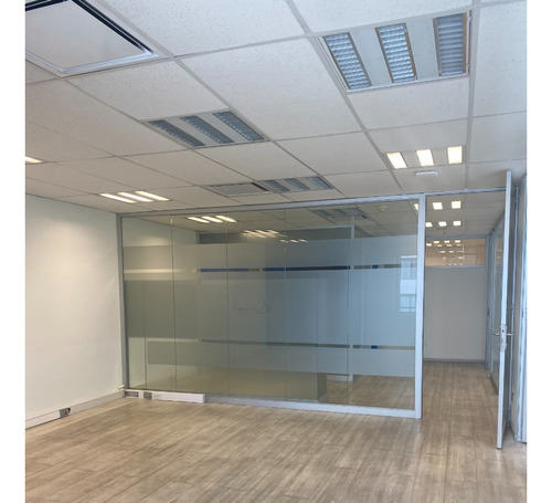 Excelente Oficina Ubicada En Pleno Sector El Golf Las Condes