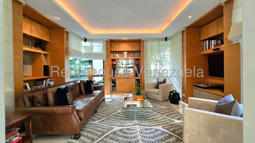 Exclusiva Casa Con Acabados De Lujos En Venta En Los Chorros Yf