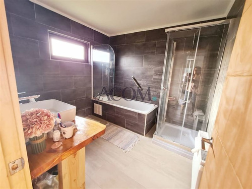Casa En Venta De 4 Dorm. En Puerto Varas
