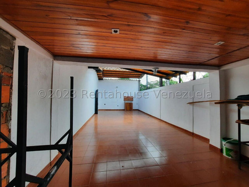 Maria E. Vende Encantadora Moderna Casaduplex Totalmente Amoblada Ubicada En Una Prestigiosa Urbanización Privada. En La Morenera, Lara#25-4097*