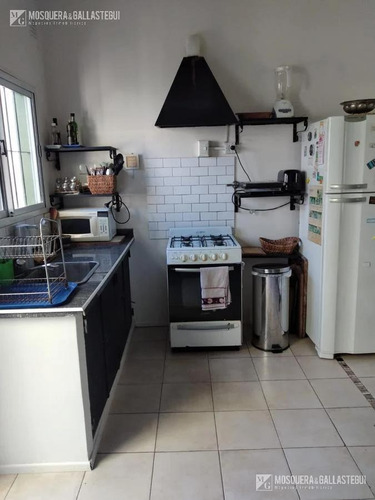 Imagen 13 de 25 de Casa Con Muy Buenos Accesos En Lomas De San Isidro