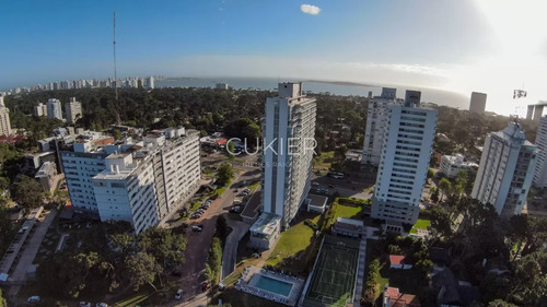 Venta Y Alquiler De Apartamento 2 Dormitorios En Torre Con Servicios En Roosevelt Punta Del Este