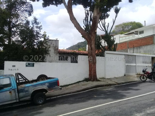  Casa Con Mucho Potencial Para Re-modelar Por Completo, Ubicada En Esquina Y Exclusiva Urbanización Del Este De Caracas En Venta Altamira Mls #23-2443 Carmen Febles 28/09