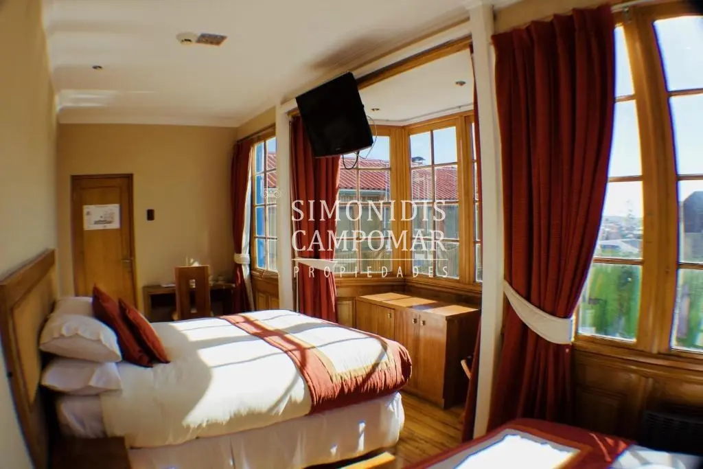 Imagen 3 de 16 de Casa Casona En Venta De 11 Dorm. En Suite Valparaíso