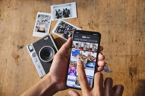 Cámara Instax Hybrid Instant Black Mini