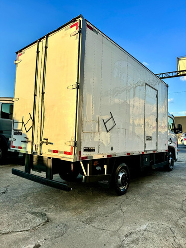 Volkswagen Express + 4x2 2022 - Baú Carga Seca