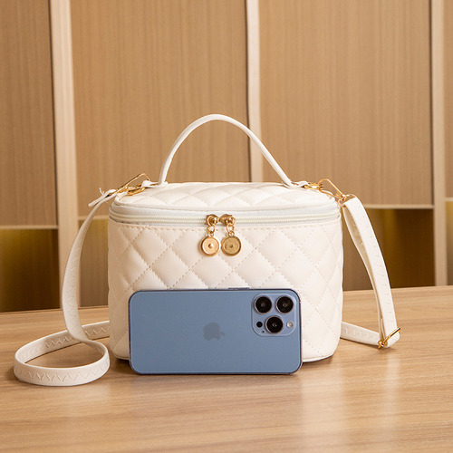 Mini Embroidered Cosmetic Bag Large Capacity Shoulder3