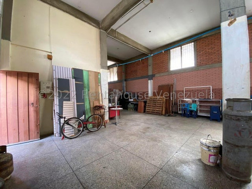 Local En Venta Con Gran Potencial Espacioso Al Centro-oeste De Barquisimeto Kenlimar Nieto 23-4580