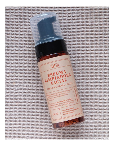 Imagen 2 de 3 de Espuma Limpiadora Facial Vegana Del Alba Piel Grasa 150ml