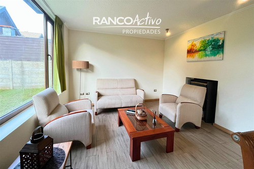 Casa En Venta En Los Arrayanes, Isla Teja Sur, 3 Niveles