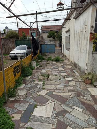 Imagen 2 de 11 de Casa En Venta Villa Luzuriaga 3 Amb + Galpon Al Fondo