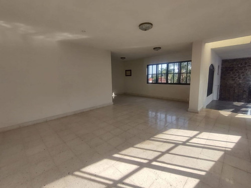 Casa En Venta En La Col. El Miraval, Cuernavaca Morelos.