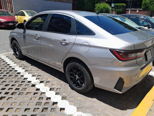 Toyota Yaris 1.5 4P Base At Cvt