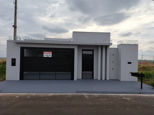 Casa Com 3 Quartos E Suite